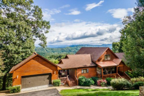 Spacious Murphy Cabin with Game Rooms and Mtn Views!